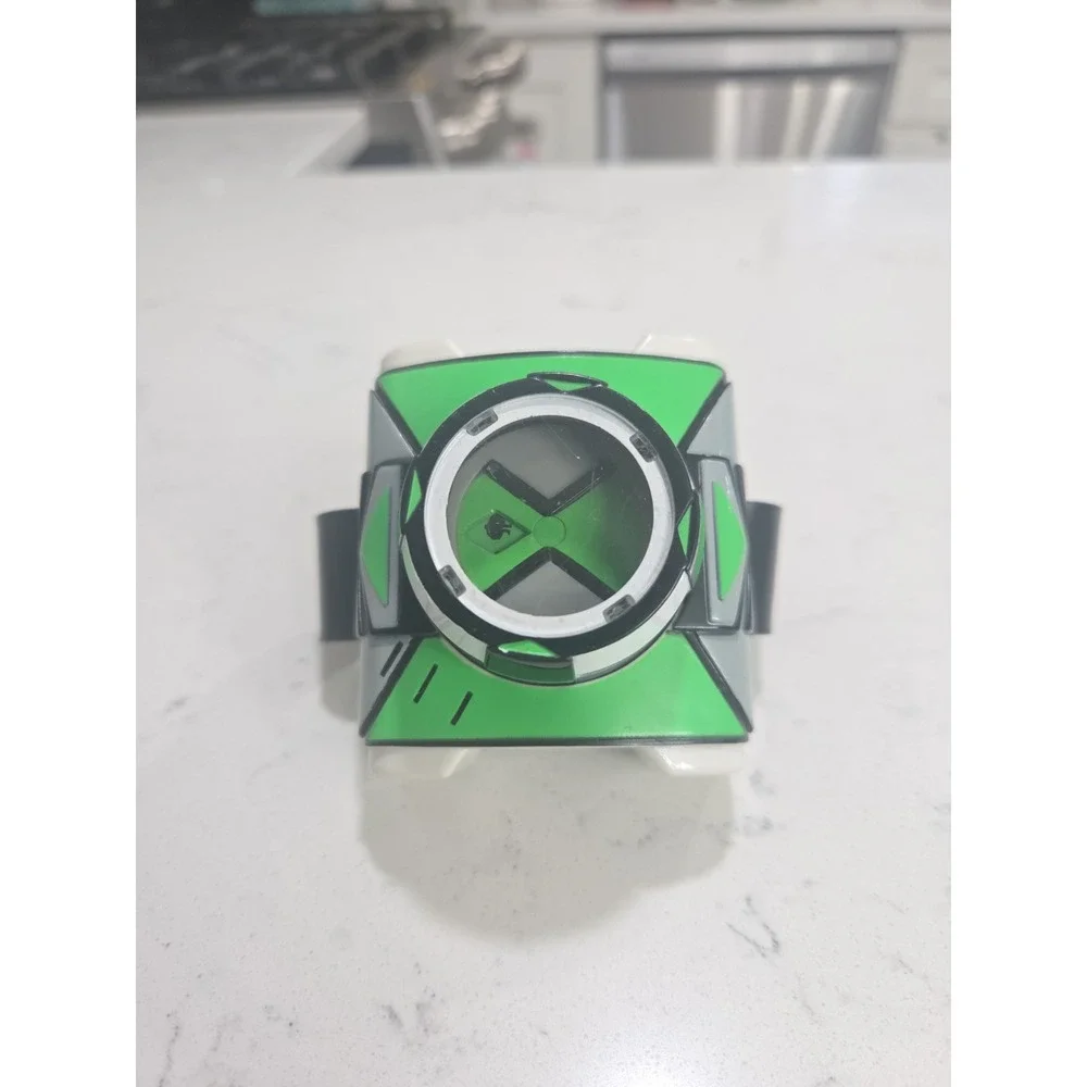Ben 10 Season 3 Omnitrix Roleplay Talking Sounds and Lights Watch